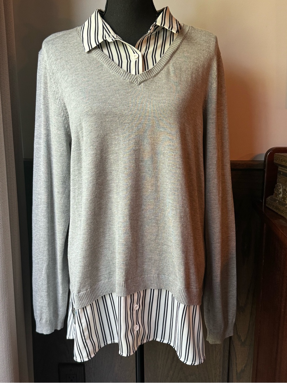 Adrianna Papell Gray V‑Neck Layered Shirt‑Hem Sweater XL
